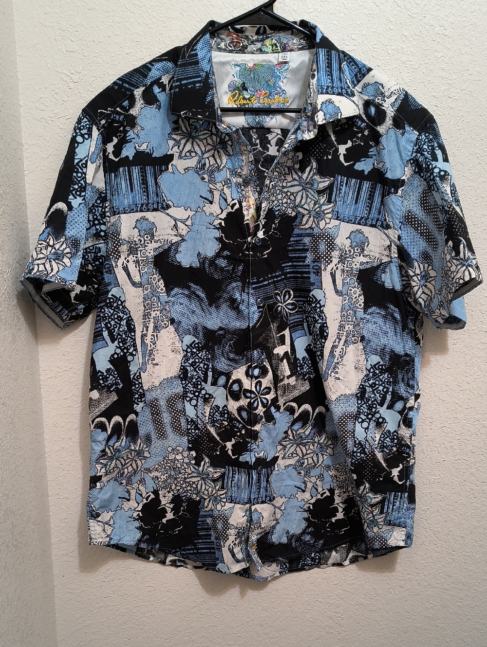 Robert Graham Short-Sleeve Abstract Floral Graphic. White, Blue,Black. 2XL Men